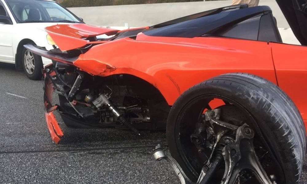 Τροχαίο πολυτελείας: McLaren έκανε κόντρες με Lamborghini